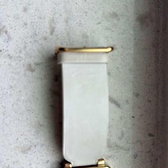 Marc Jacobs MJ1440 Vic Black Dial White Leather Strap Women's Watch - Picture 5 of 6